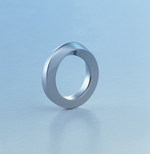 Rings, Möbius ring (80)