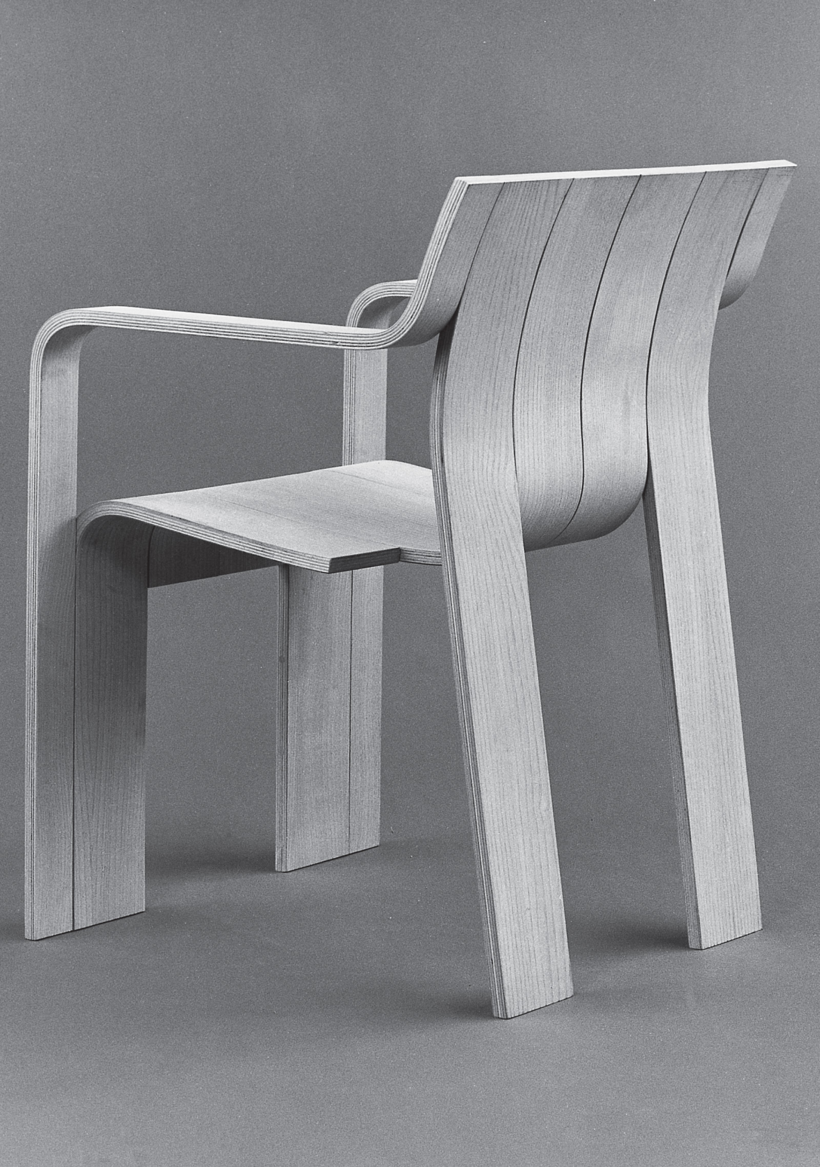 Strip chair with arms